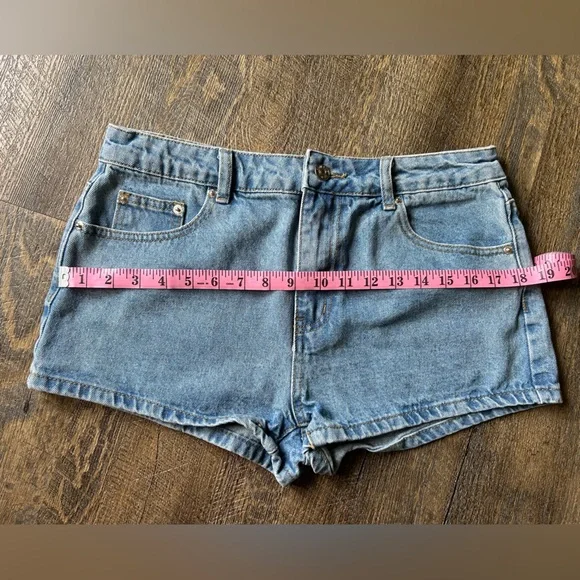 EDIKTED White Bow Pocket Jean Shorts, Size L - Picture 6 of 11